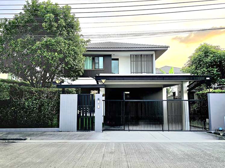 House with Shared Pool in Bangnatrad 